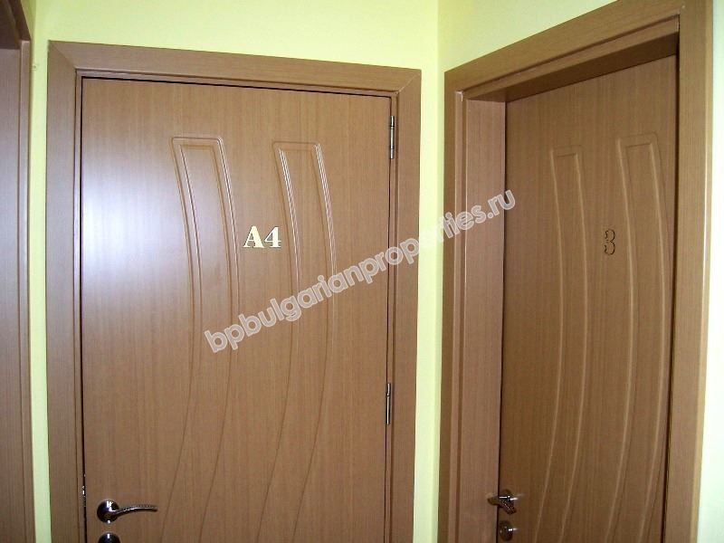 Петспален мебелиран апартамент за продажба на втора линия море в курорта Равда