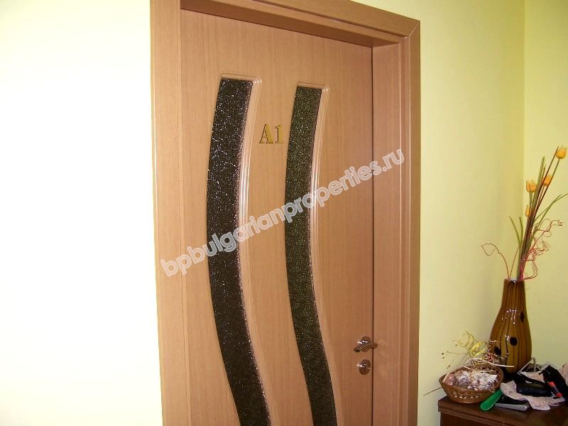 Петспален мебелиран апартамент за продажба на втора линия море в курорта Равда