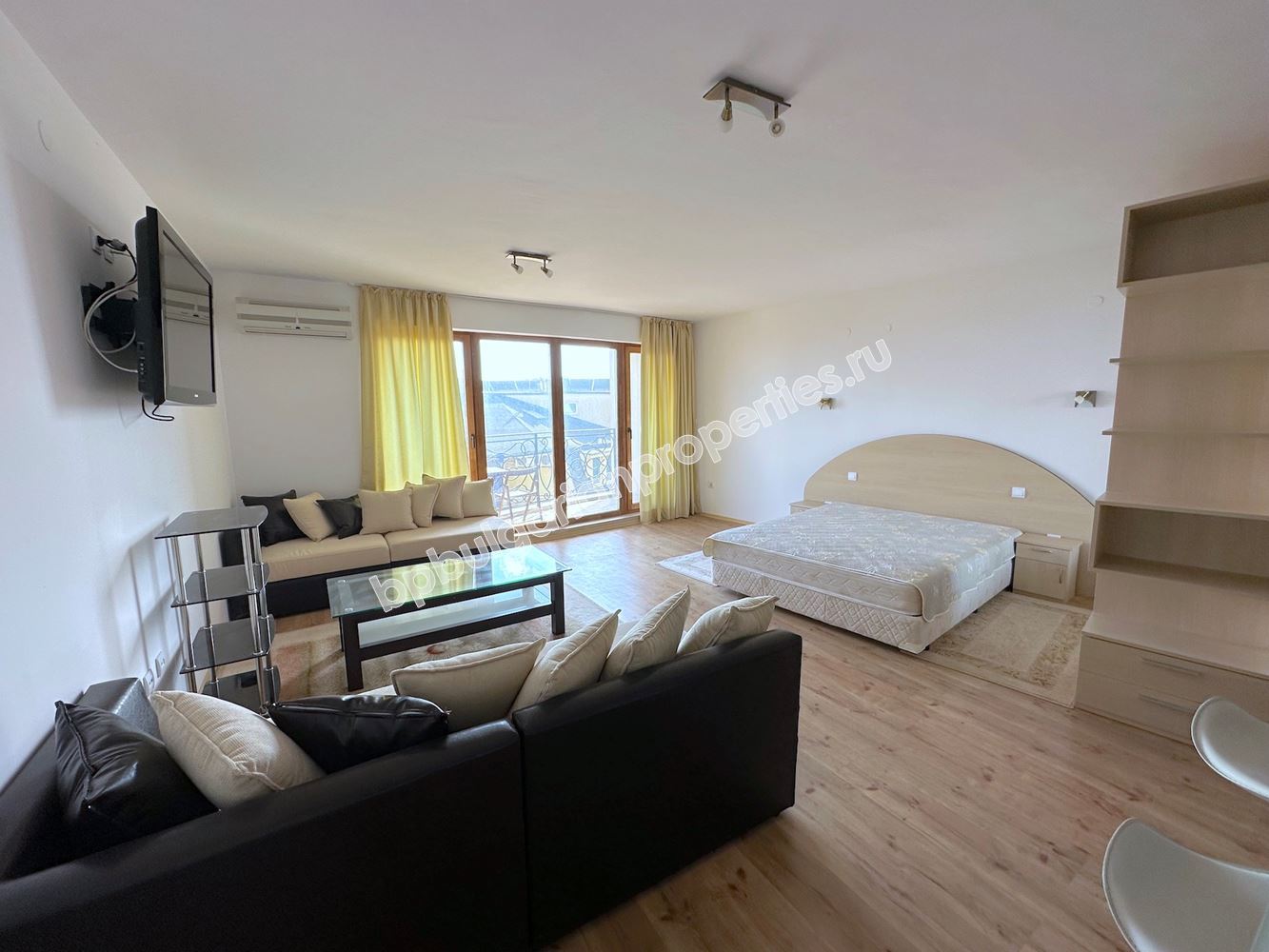 Апартамент  с гледка море в жилищна сграда в Свети Влас