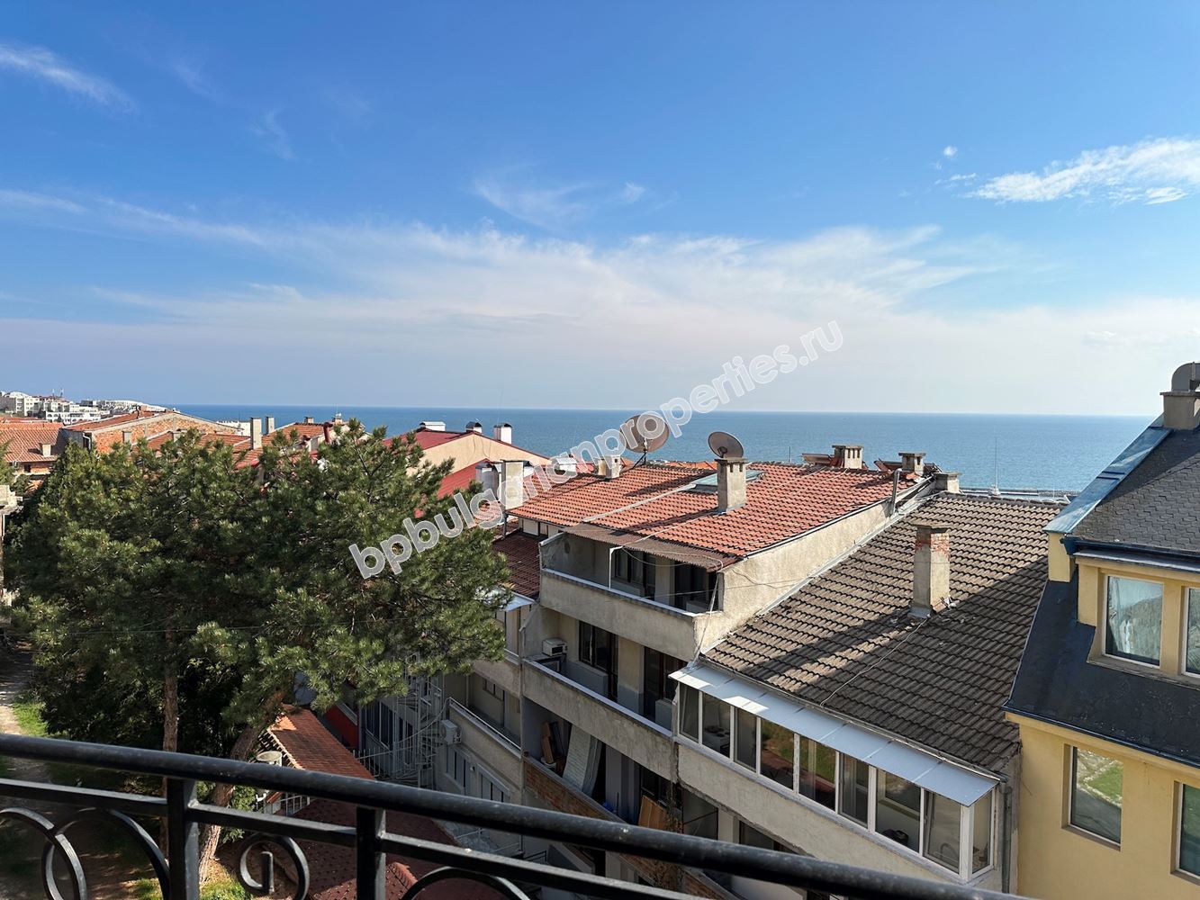 Апартамент  с гледка море в жилищна сграда в Свети Влас