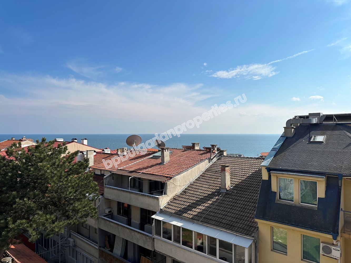 Апартамент  с гледка море в жилищна сграда в Свети Влас