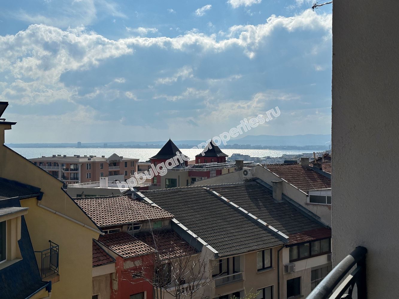 Апартамент  с гледка море в жилищна сграда в Свети Влас