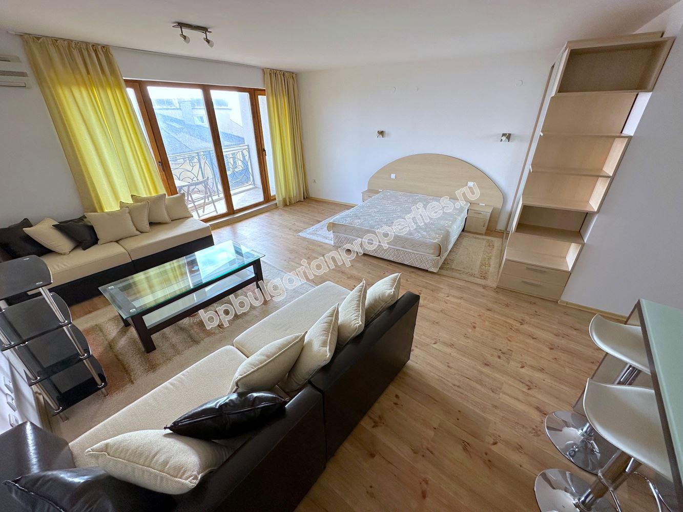 Апартамент  с гледка море в жилищна сграда в Свети Влас