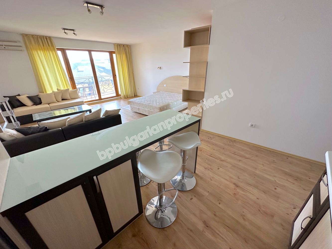 Апартамент  с гледка море в жилищна сграда в Свети Влас