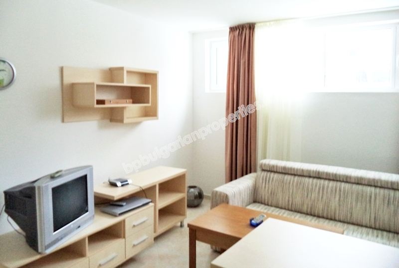 Евтин мебелиран едноспален апартамент за продажба в курорта Кошарица