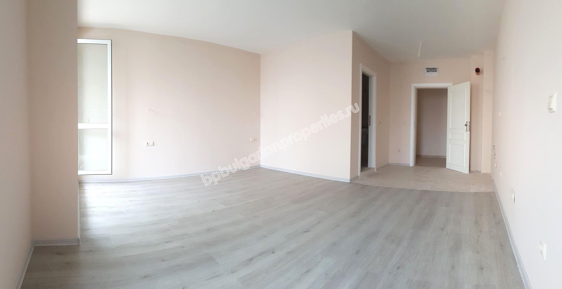 Евтино просторно студио за продажба в комплекс в Слънчев Бряг