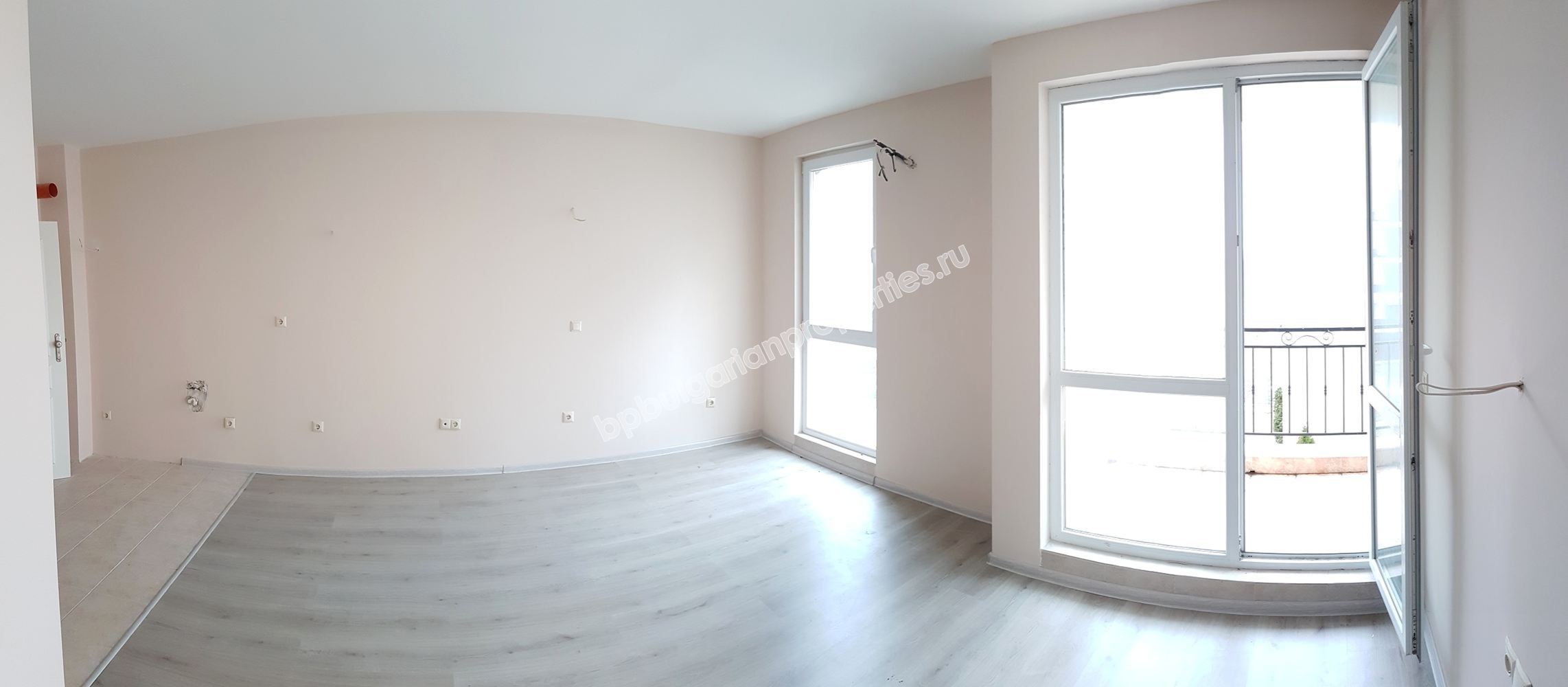 Евтино просторно студио за продажба в комплекс в Слънчев Бряг