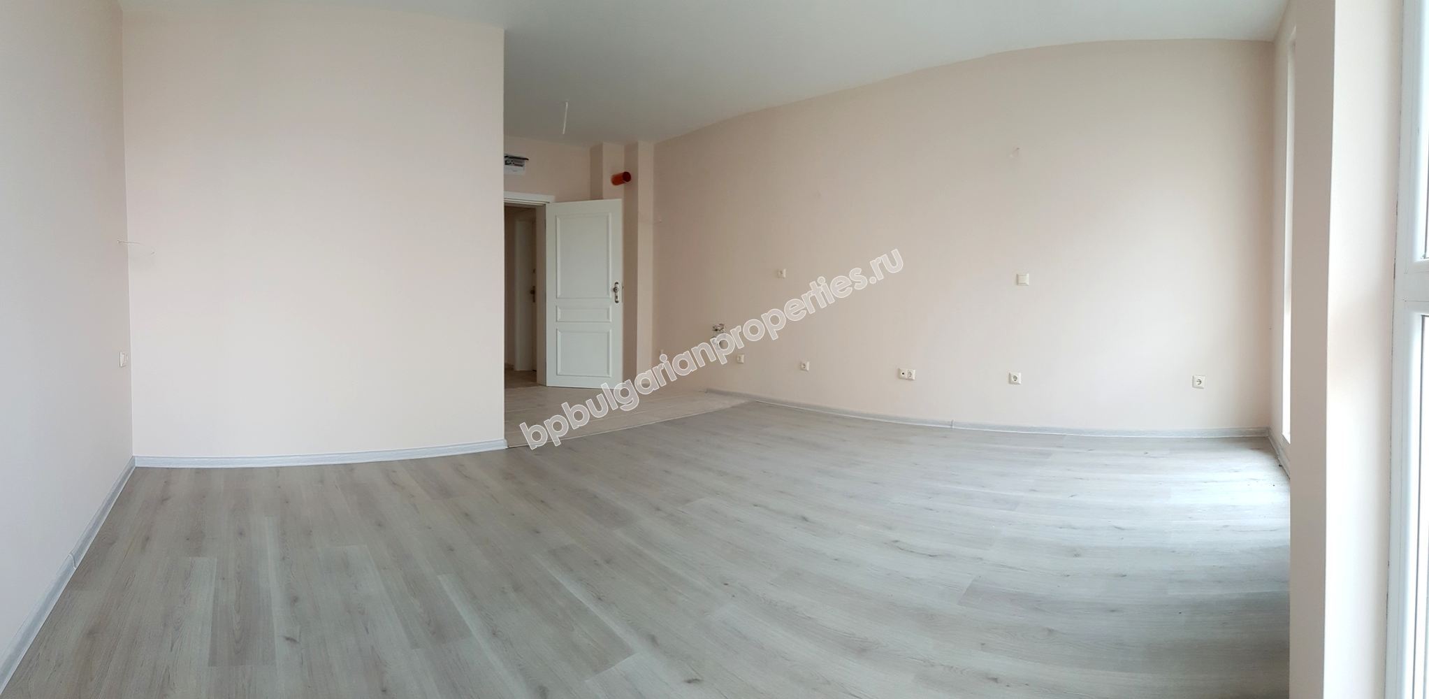 Евтино просторно студио за продажба в комплекс в Слънчев Бряг