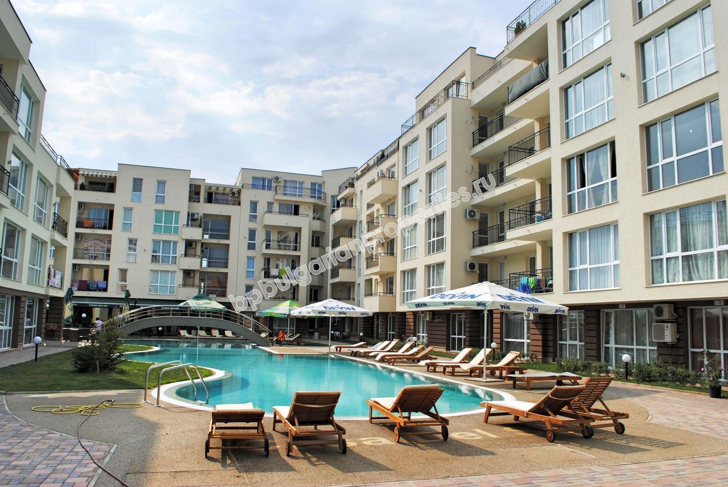 Евтино просторно студио за продажба в комплекс в Слънчев Бряг