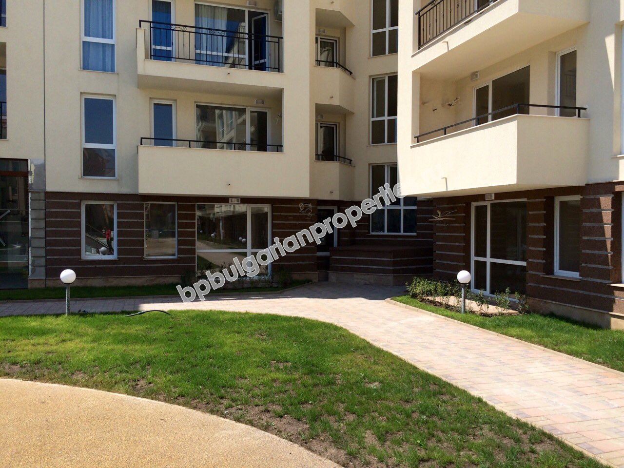 Евтино просторно студио за продажба в комплекс в Слънчев Бряг