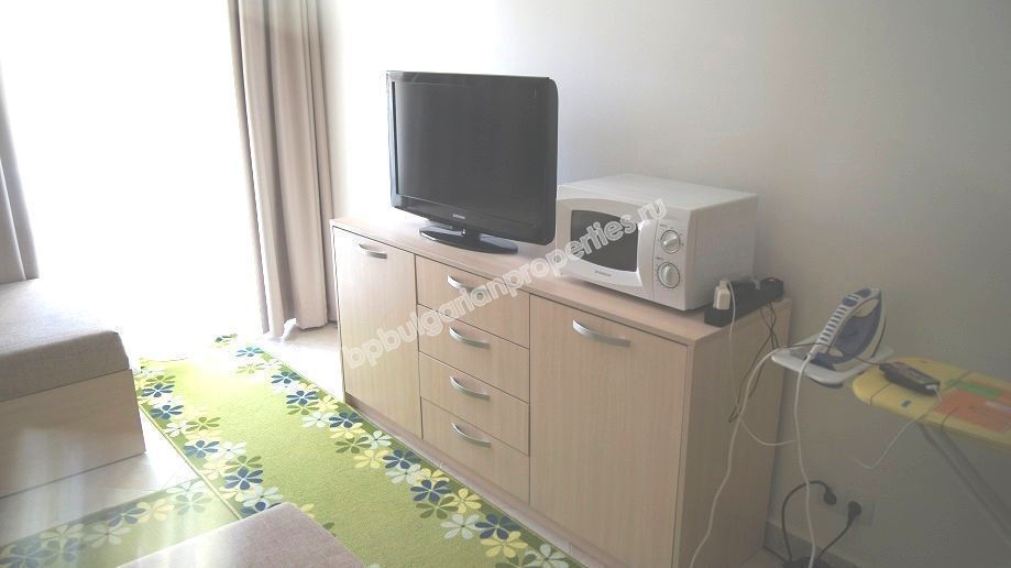 Луксозно мебелирано студио на първа линия море за продажба в Черноморец