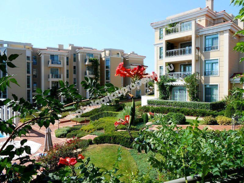 Луксозно мебелирано студио на първа линия море за продажба в Черноморец