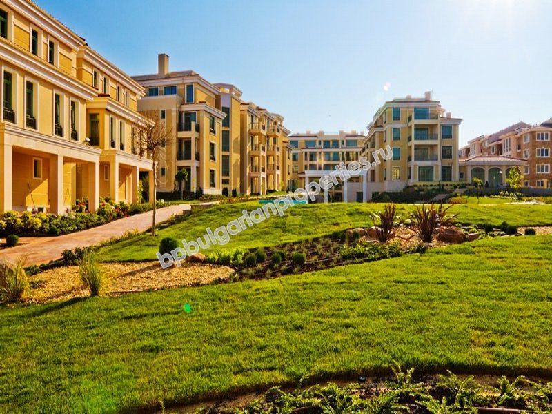 Луксозно мебелирано студио на първа линия море за продажба в Черноморец