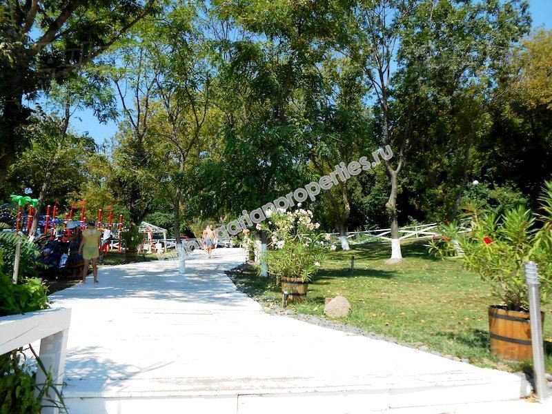 Луксозно мебелирано студио на първа линия море за продажба в Черноморец