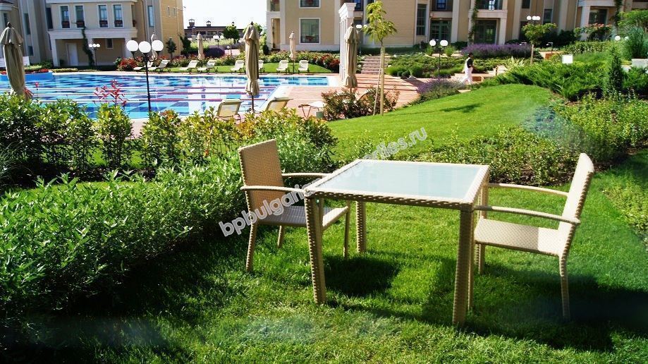 Луксозно мебелирано студио на първа линия море за продажба в Черноморец