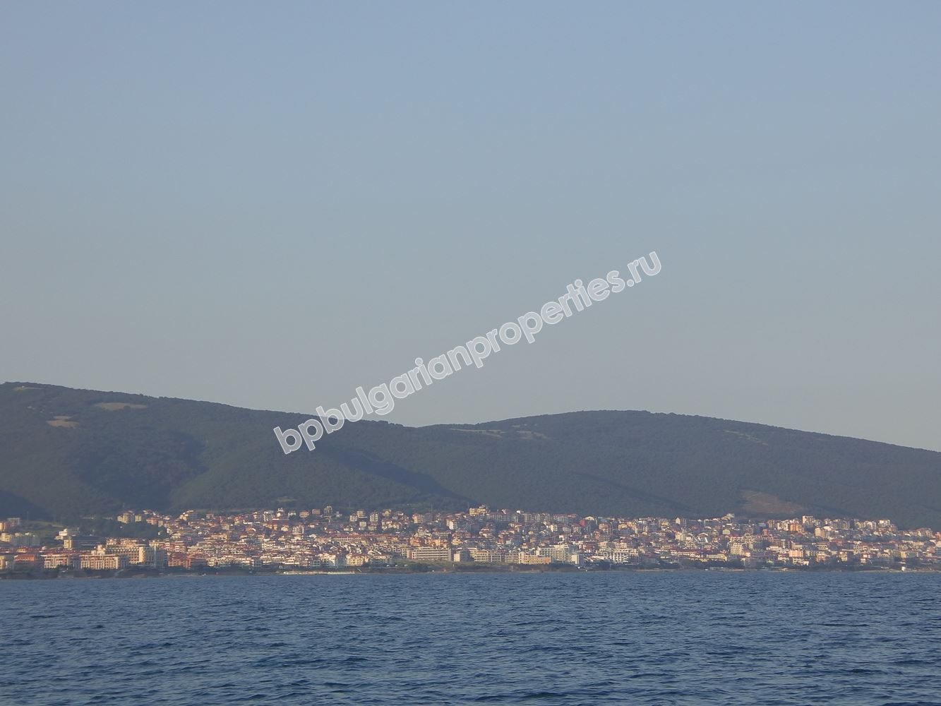 Обзаведено студио в нова жилищна сграда в центъра на Несебър