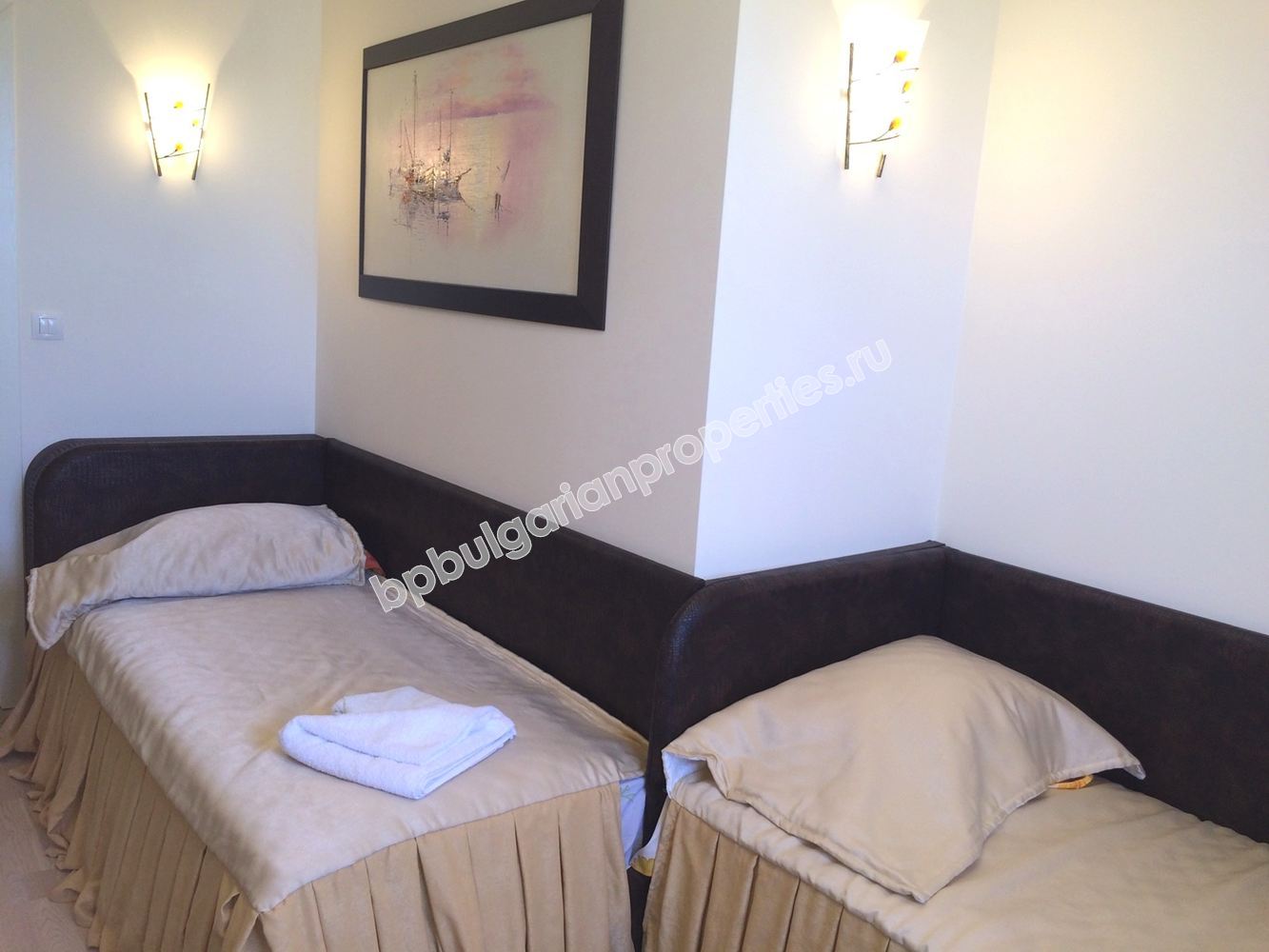 Луксозен двуспален мебелиран апартамент за продажба в елитен комплекс в град Несебър