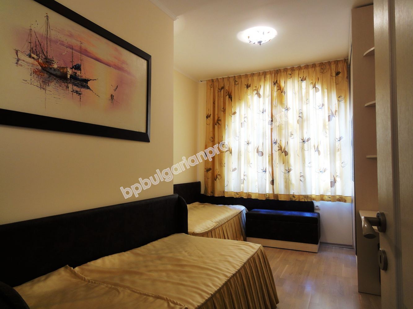 Луксозен двуспален мебелиран апартамент за продажба в елитен комплекс в град Несебър