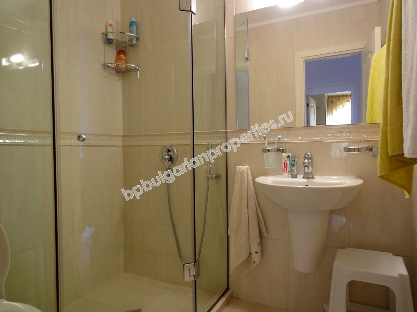 Луксозен двуспален мебелиран апартамент за продажба в елитен комплекс в град Несебър