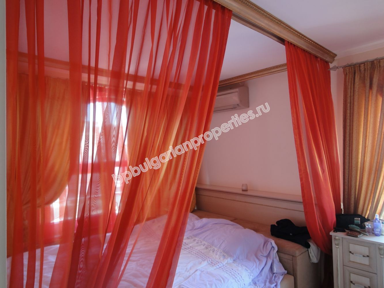 Луксозен двуспален мебелиран апартамент за продажба в елитен комплекс в град Несебър