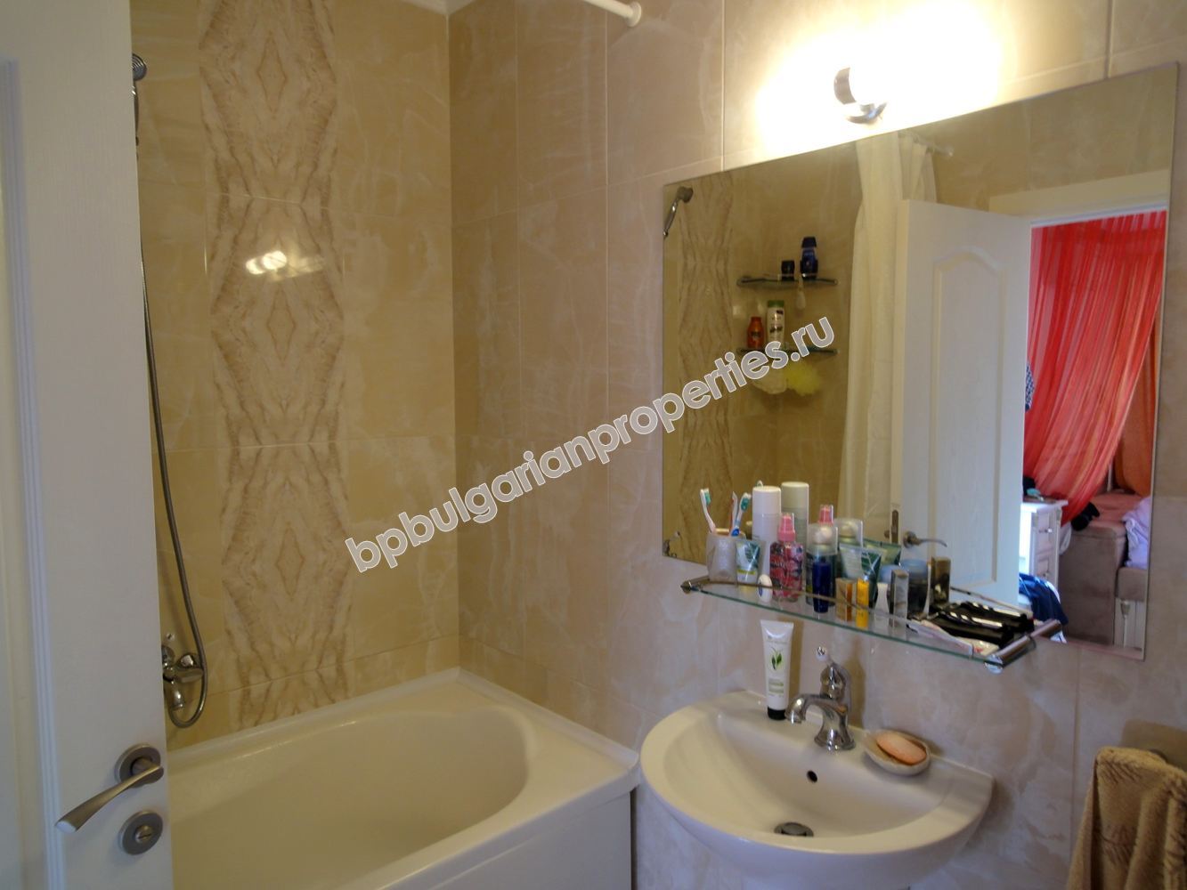 Луксозен двуспален мебелиран апартамент за продажба в елитен комплекс в град Несебър