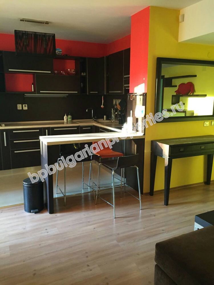 Двуспален мебелиран апартамент за продажба до морето в центъра на град Поморие