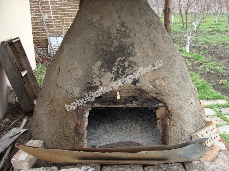 Едноетажна къща с голям двор на 25 км от морето, обл. Бургас