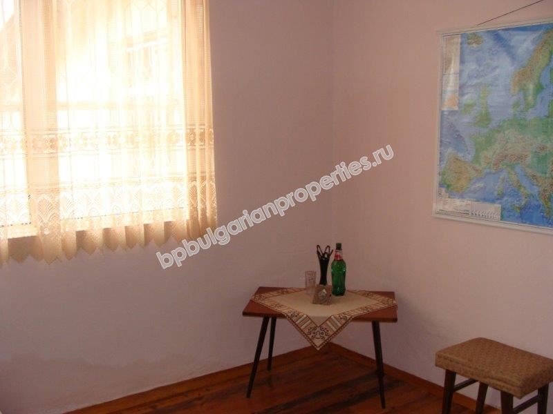 Едноетажна къща с голям двор на 25 км от морето, обл. Бургас