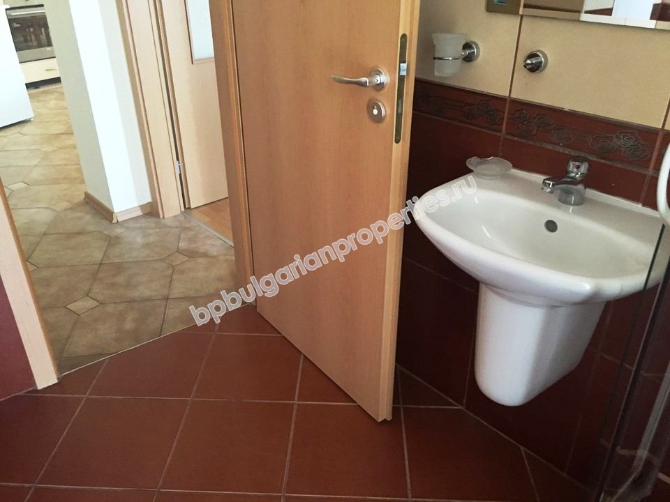 Мебелиран двуспален апартамент за продажба в центъра на курорта Слънчев Бряг