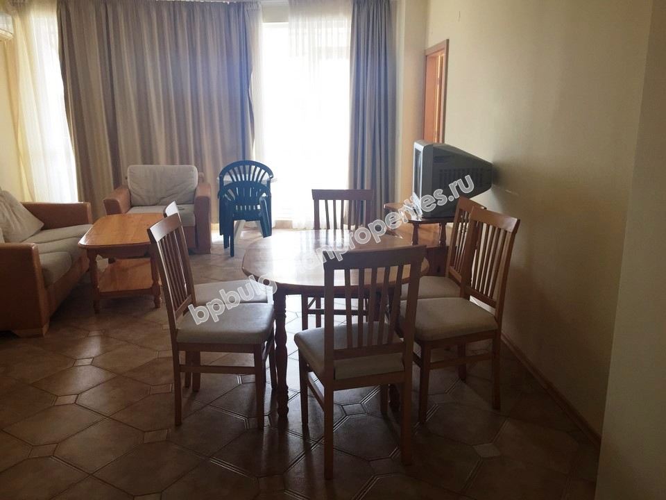 Мебелиран двуспален апартамент за продажба в центъра на курорта Слънчев Бряг