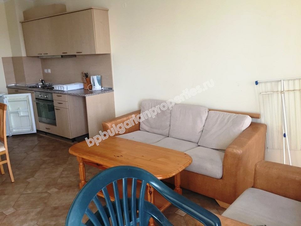 Мебелиран двуспален апартамент за продажба в центъра на курорта Слънчев Бряг