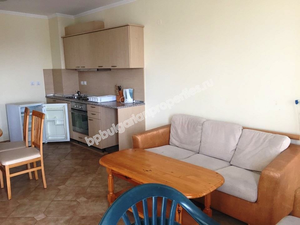 Мебелиран двуспален апартамент за продажба в центъра на курорта Слънчев Бряг