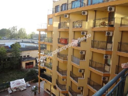 Двустаен мебелиран апартамент за продажба в курорта Слънчев Бряг