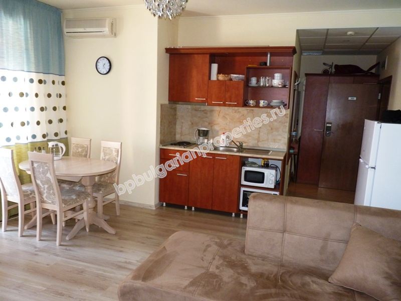 Просторно мебелирано студио близо до плажа в курорта Слънчев Бряг