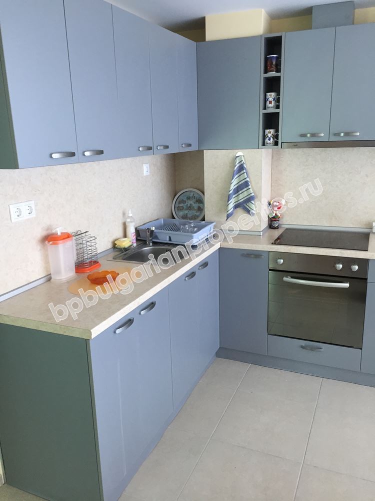 Обзаведен тристаен апартамент с паркомясто в Равда