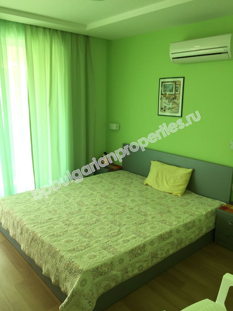 Обзаведен тристаен апартамент с паркомясто в Равда