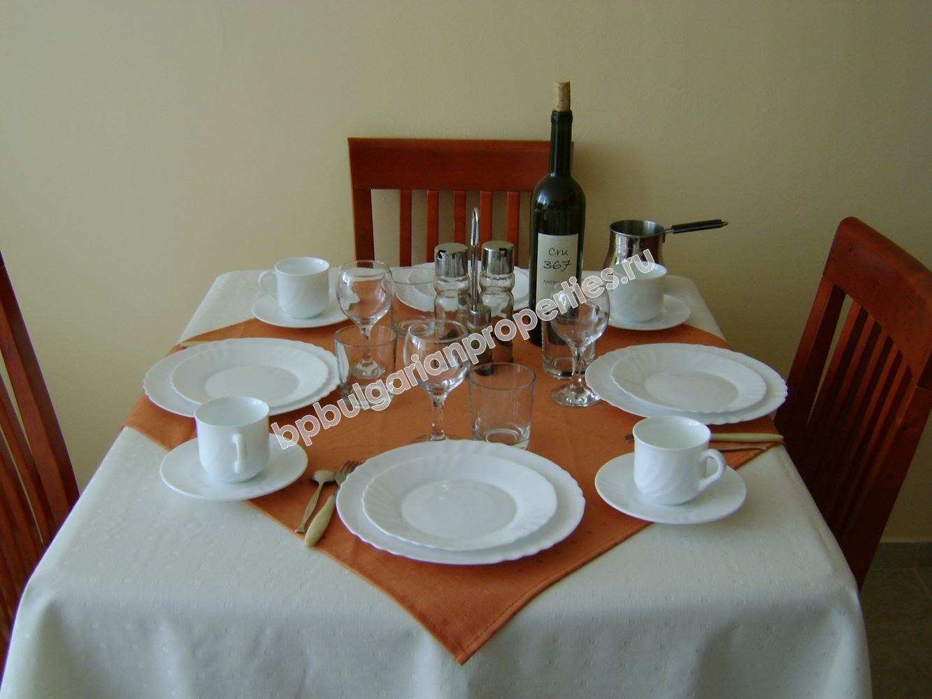 Мебелиран двустаен апартамент за продажба до плажа в курорта Слънчев Бряг