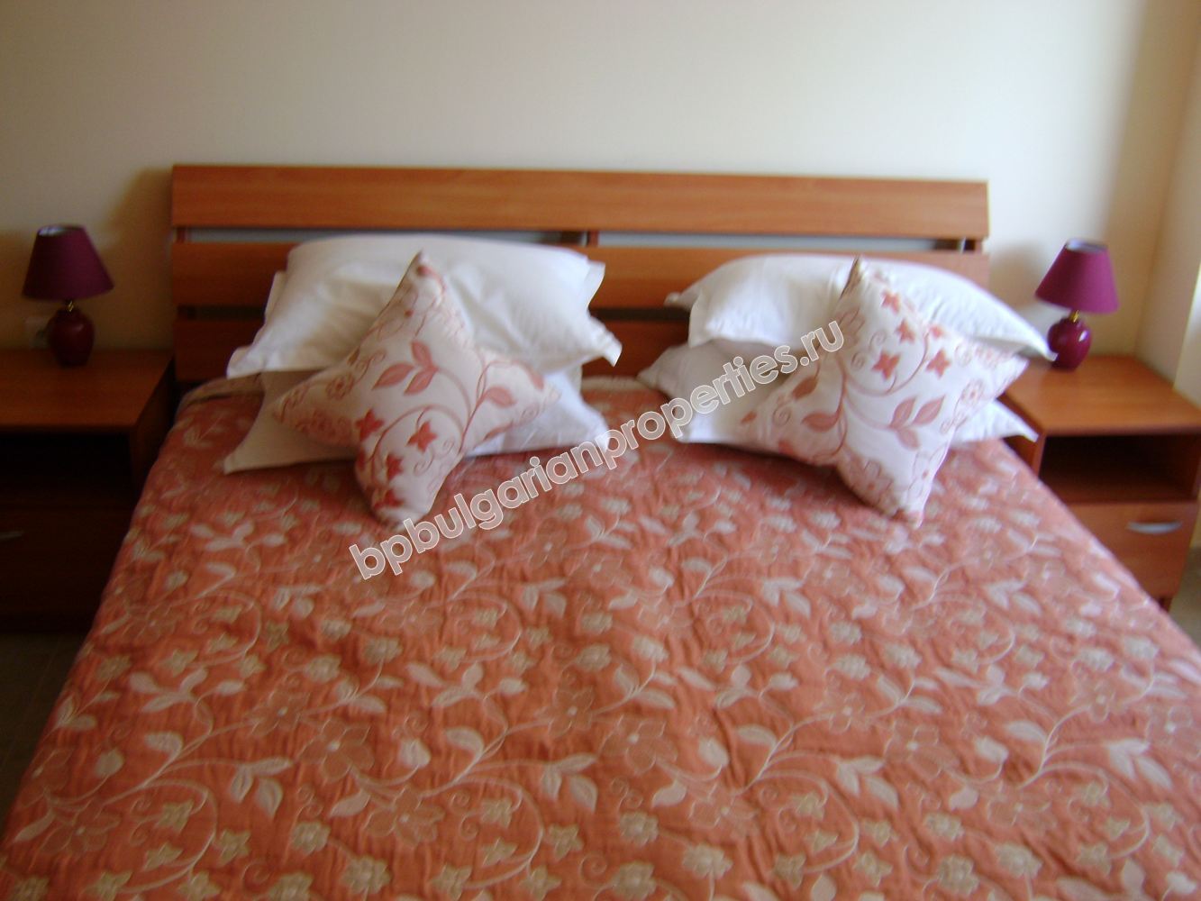 Мебелиран двустаен апартамент за продажба до плажа в курорта Слънчев Бряг