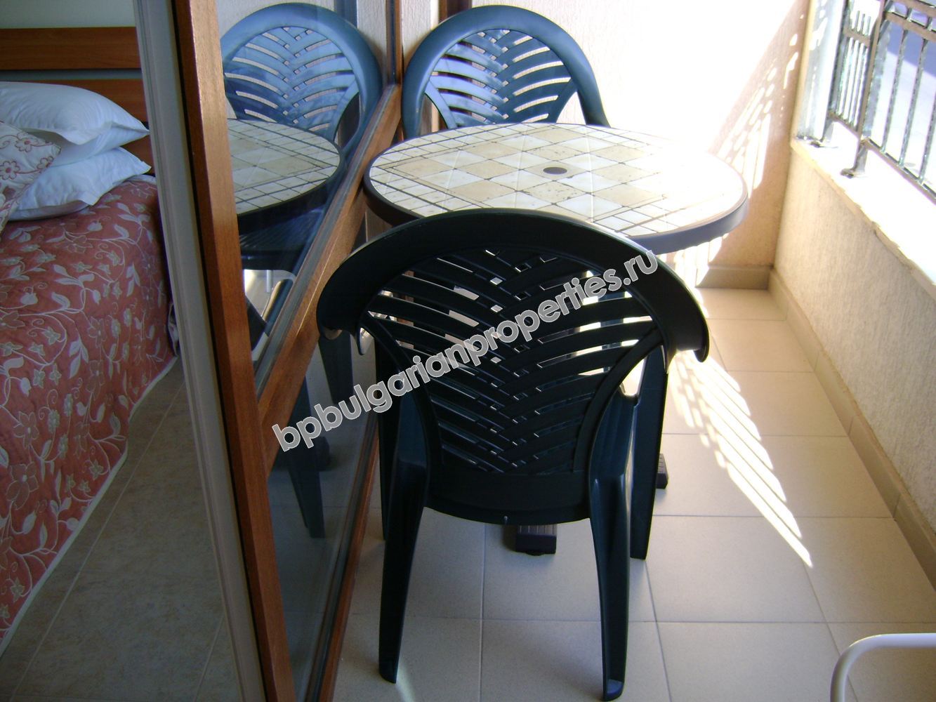 Мебелиран двустаен апартамент за продажба до плажа в курорта Слънчев Бряг