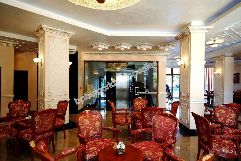 Мебелиран двустаен апартамент за продажба до плажа в курорта Слънчев Бряг