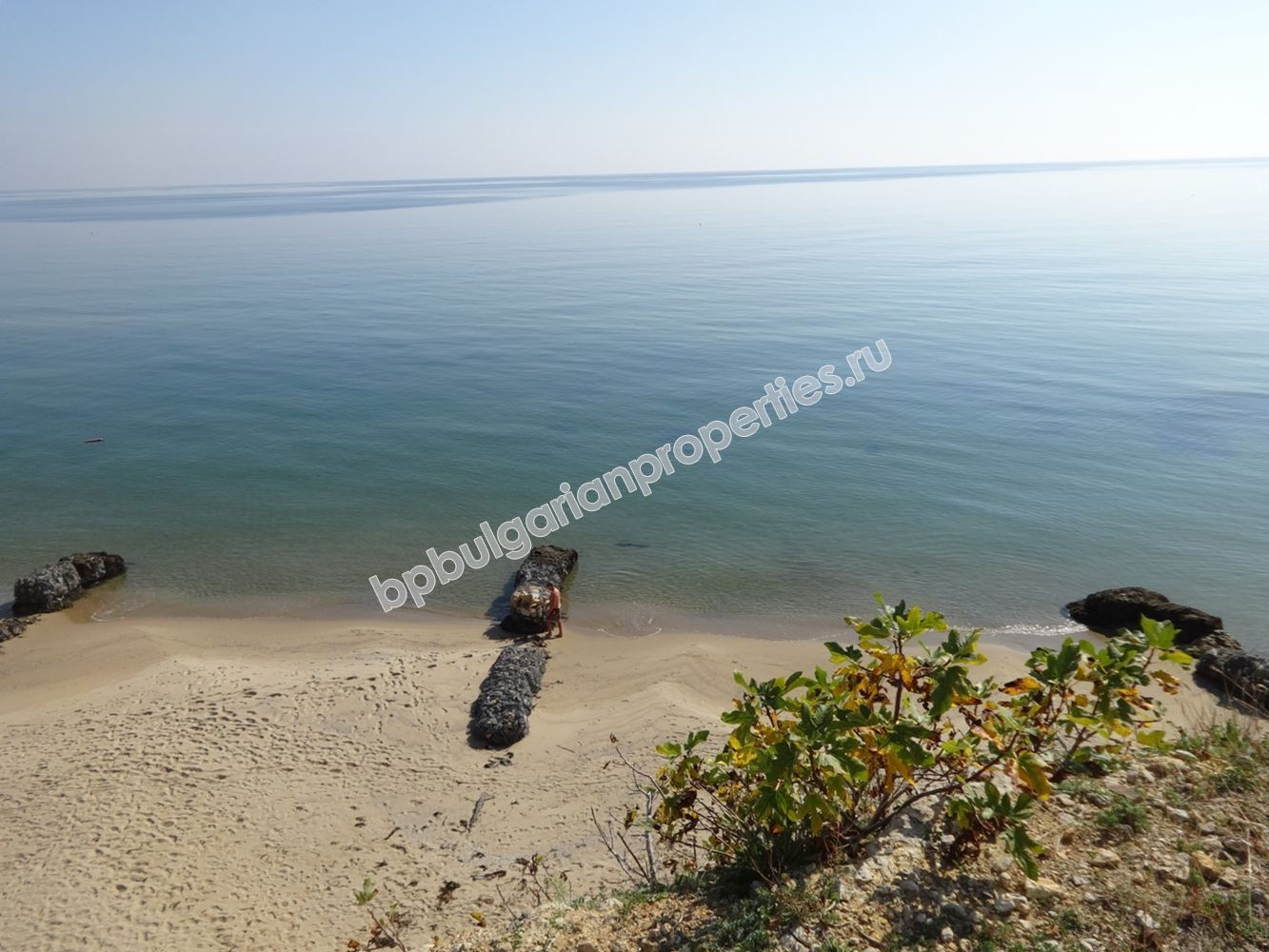 Мебелирано студио на първа линия море за продажба в курорта Свети Влас Мебелирано студио на първа линия море за продажба в курорта Свети Влас