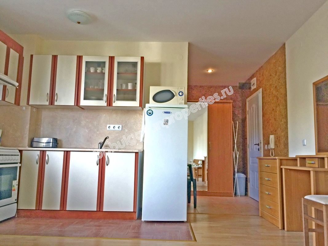 Мебелирано студио на първа линия море за продажба в курорта Свети Влас Мебелирано студио на първа линия море за продажба в курорта Свети Влас