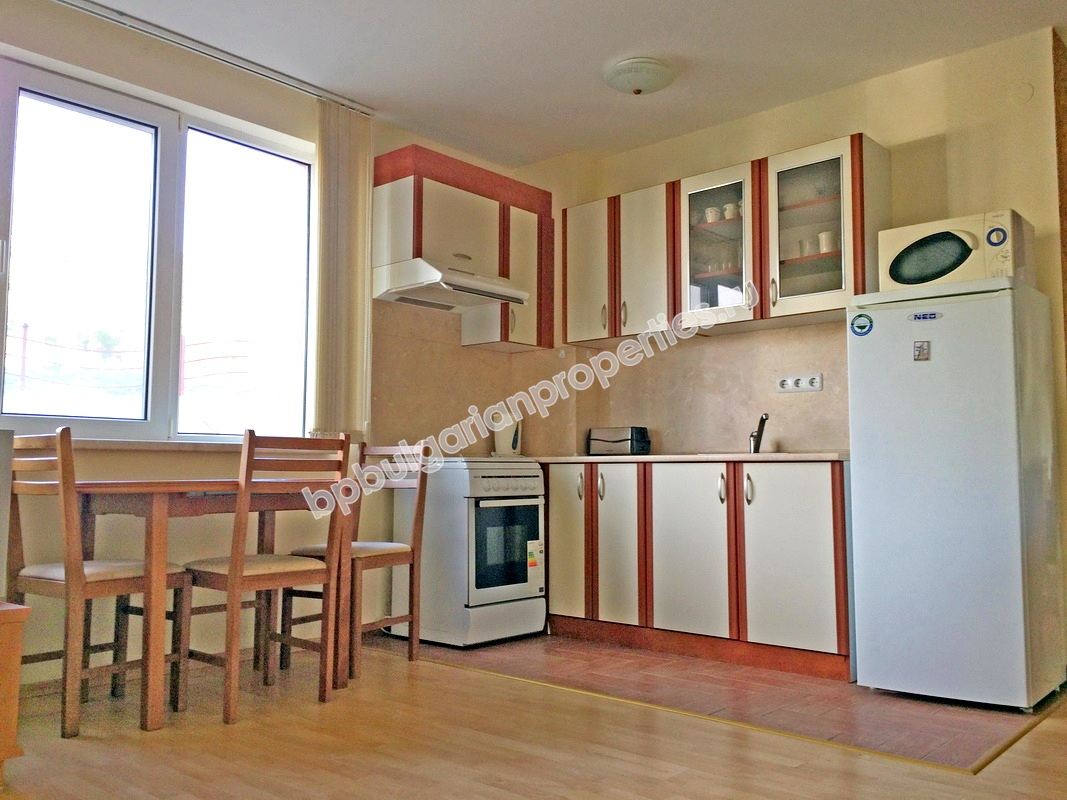 Мебелирано студио на първа линия море за продажба в курорта Свети Влас Мебелирано студио на първа линия море за продажба в курорта Свети Влас