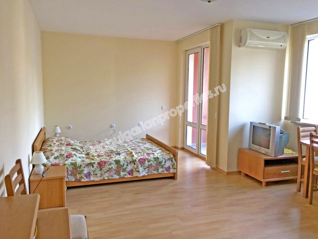 Мебелирано студио на първа линия море за продажба в курорта Свети Влас Мебелирано студио на първа линия море за продажба в курорта Свети Влас