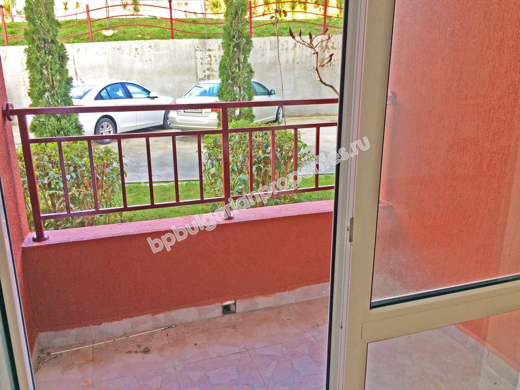 Мебелирано студио на първа линия море за продажба в курорта Свети Влас Мебелирано студио на първа линия море за продажба в курорта Свети Влас