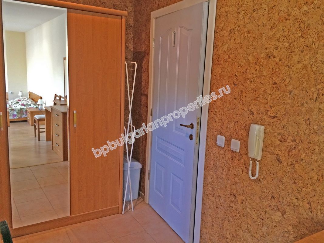 Мебелирано студио на първа линия море за продажба в курорта Свети Влас Мебелирано студио на първа линия море за продажба в курорта Свети Влас