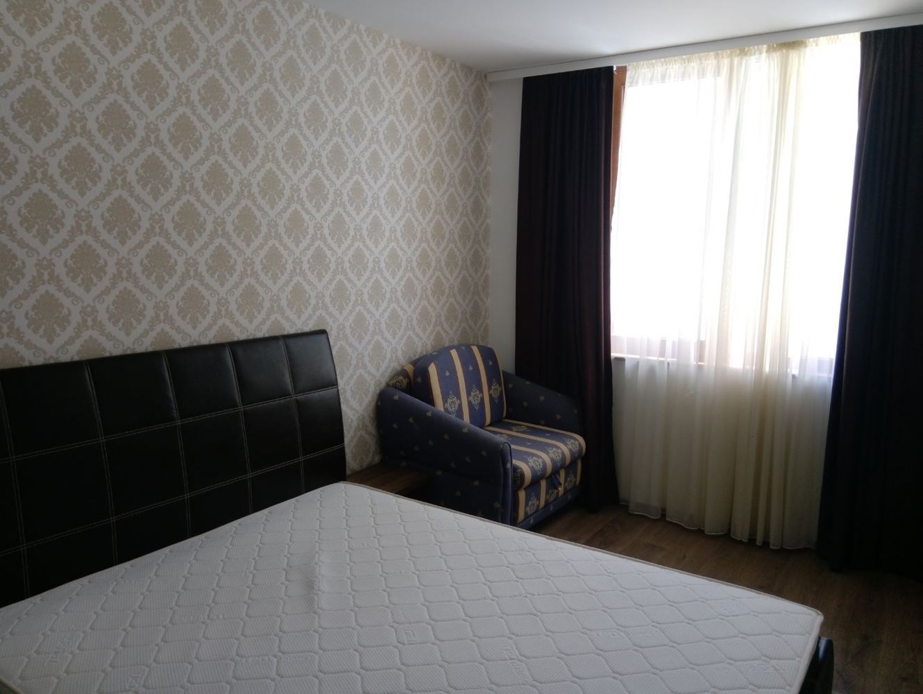 Напълно обзаведен двустаен апартамент за нощувки в комплекс с басейн