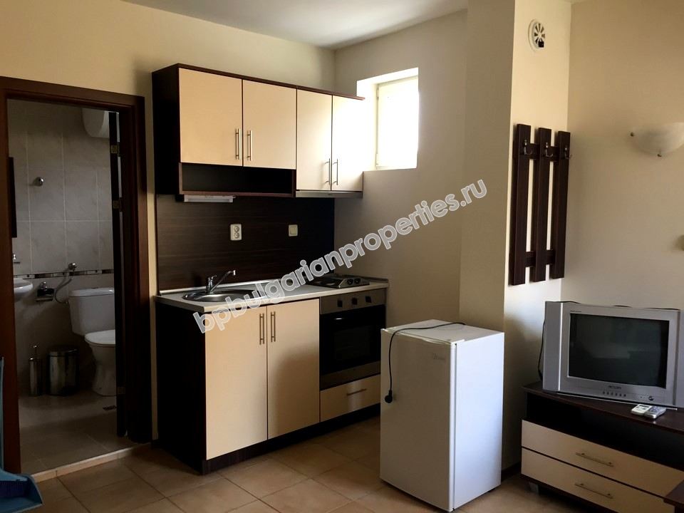 Мебелирано студио за продажба в красив комплекс в курорта Свети Влас