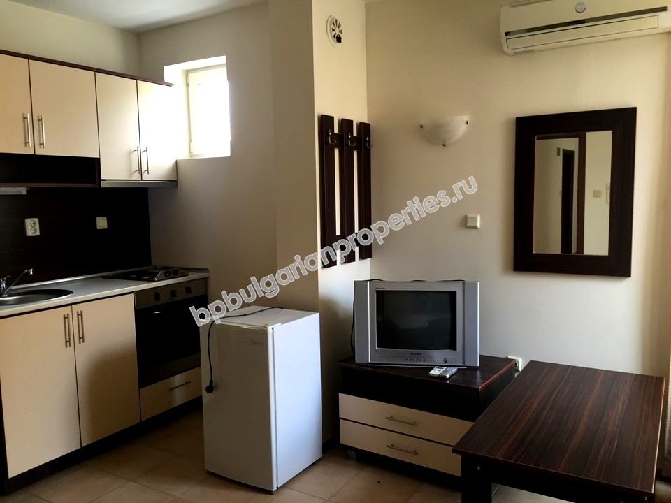 Мебелирано студио за продажба в красив комплекс в курорта Свети Влас