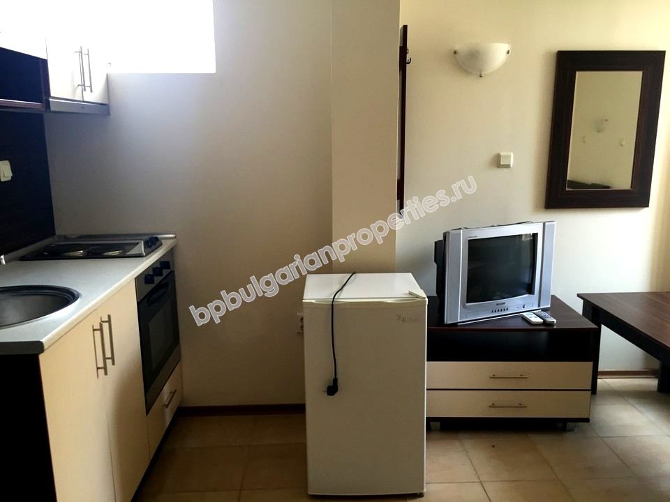 Мебелирано студио за продажба в красив комплекс в курорта Свети Влас